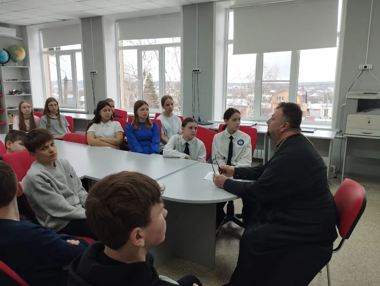Протоиерей Сергий Трофимов провел беседу на тему: «Святитель Николай и Рождество»