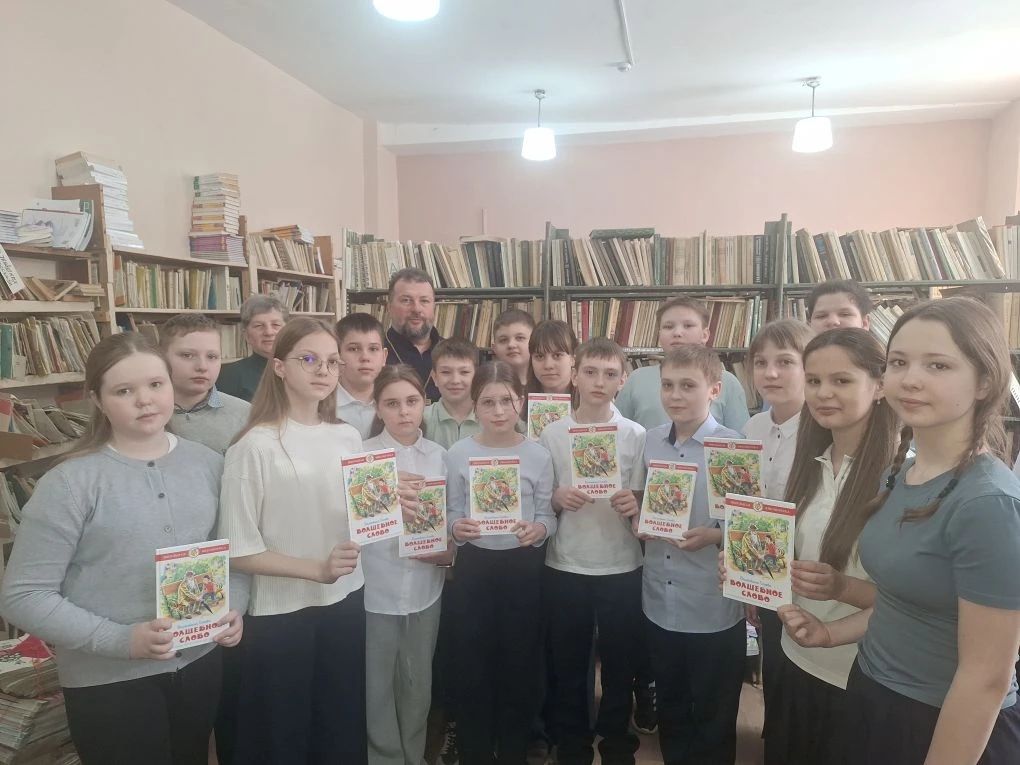 В Грибановской СОШ №3 состоялся урок на тему: «По страницам православных книг»