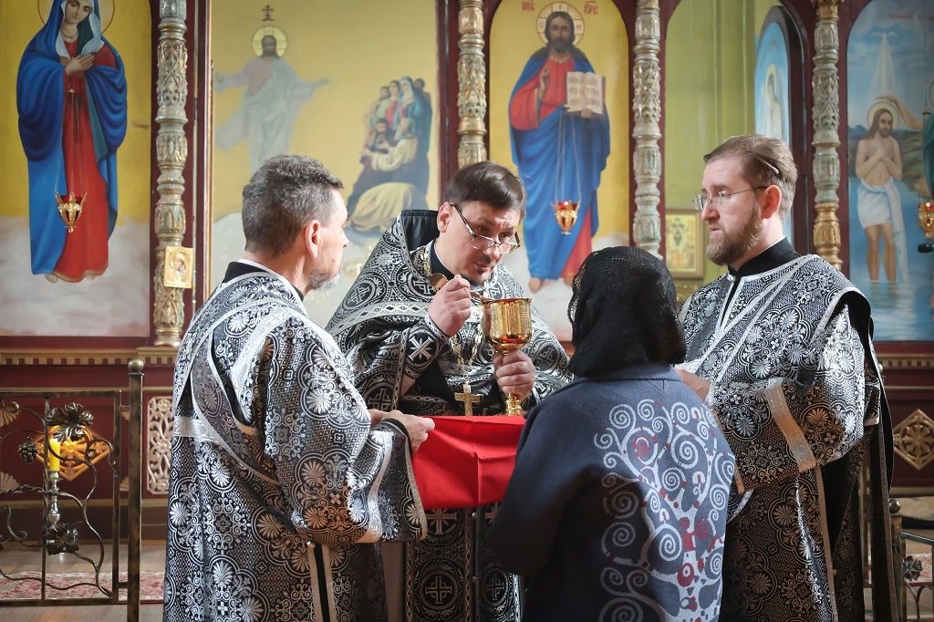 В четверток Великого канона, епископ Борисоглебский и Бутурлиновский Сергий совершил литургию Преждеосвященных Даров в храме в честь Крещения Господня п.г.т. Грибановка.